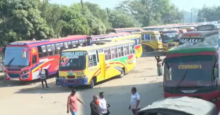 কুমিল্লায় বাস মালিক-শ্রমিকদের ধর্মঘট